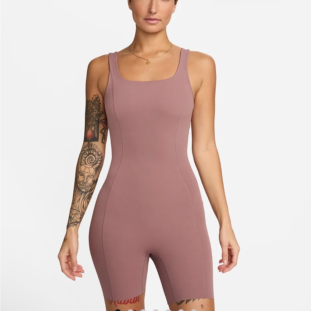 Nike Zenvy Dri-FIT Short Bodysuit Mauve Pink Nude M